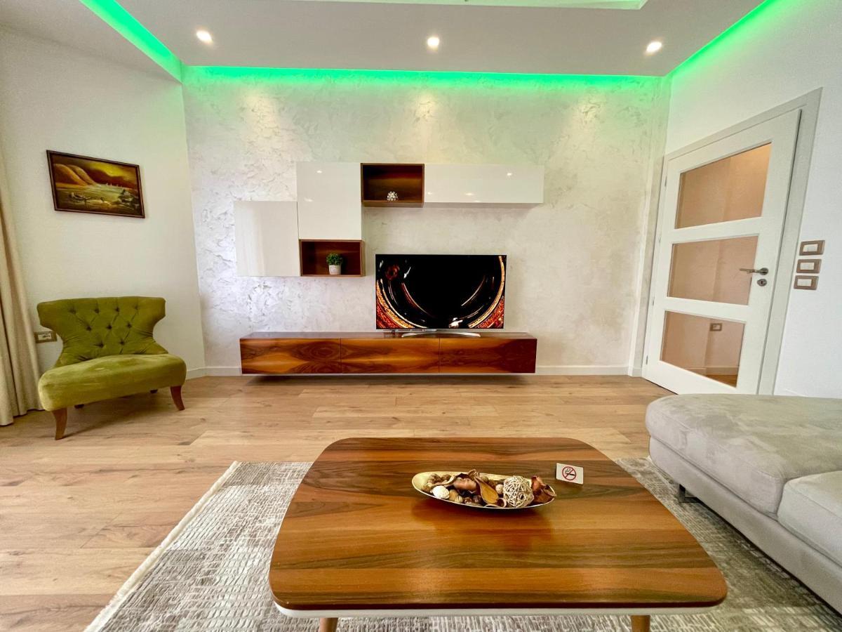 Queen'S Luxury Apartments Lake Tirana Bagian luar foto