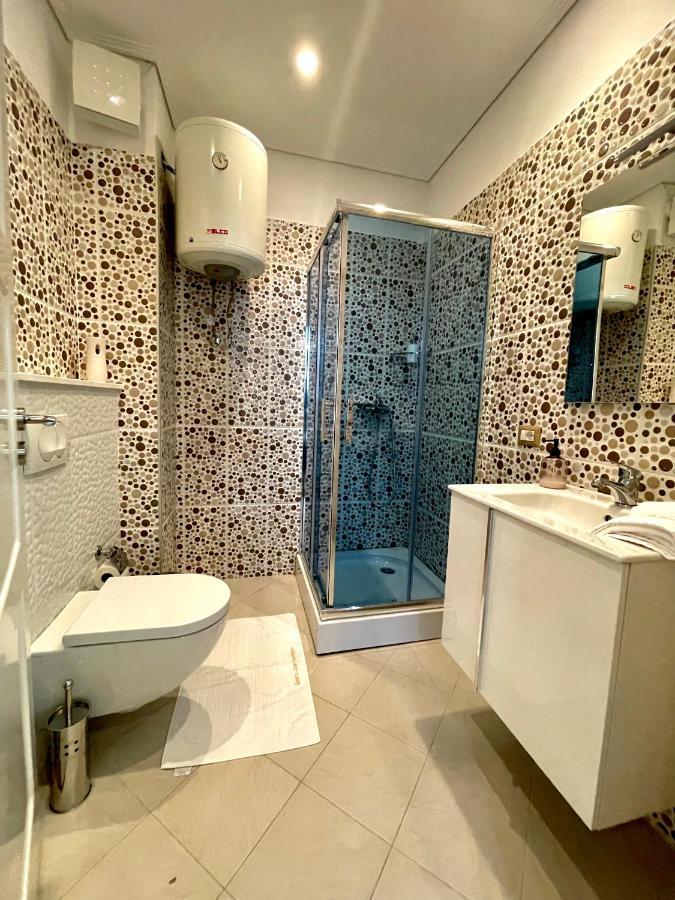 Queen'S Luxury Apartments Lake Tirana Bagian luar foto