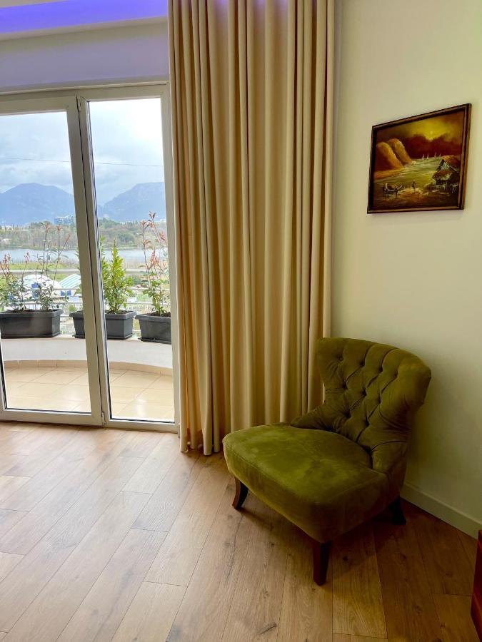 Queen'S Luxury Apartments Lake Tirana Bagian luar foto